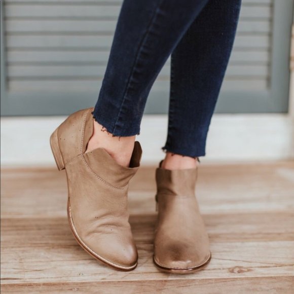 Seychelles Shoes - Seychelles Snare leather ankle booties size 7